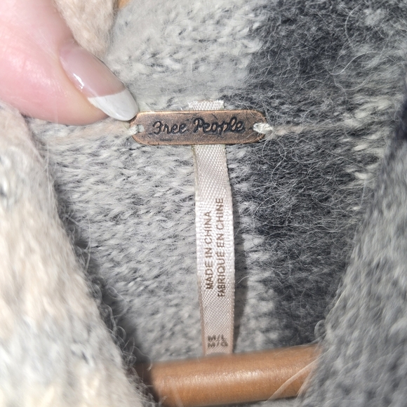 Free People Alpaca Blend Cloud Kicker Cropped Cowl Neck Sweater Size M/L - Picture 13 of 15